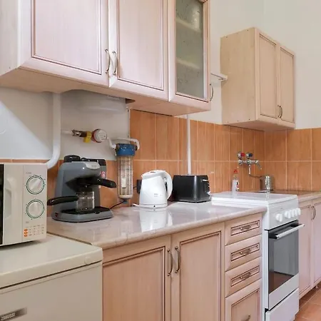 Dora's Calm Nest Over The Chestnut Tree 아파트 *