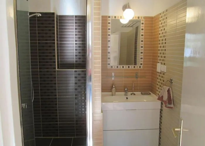 Dora's Calm Nest Over The Chestnut Tree 부다페스트