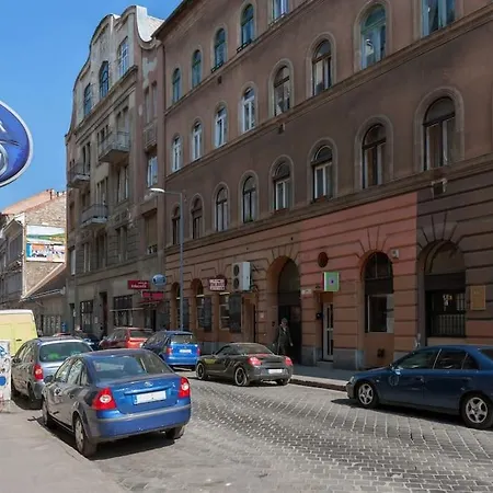 Dora's Calm Nest Over The Chestnut Tree Διαμέρισμα Βουδαπέστη