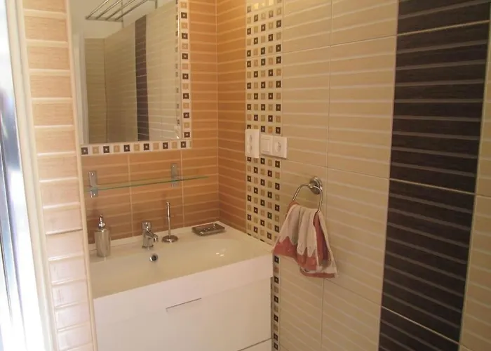 Dora's Calm Nest Over The Chestnut Tree Lägenhet