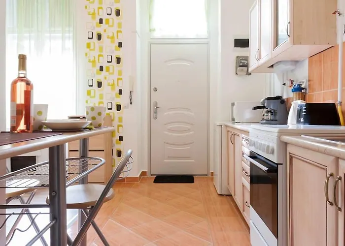 Dora's Calm Nest Over The Chestnut Tree Διαμέρισμα *