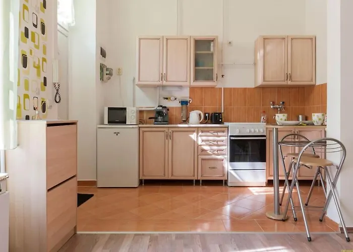 Dora's Calm Nest Over The Chestnut Tree Βουδαπέστη