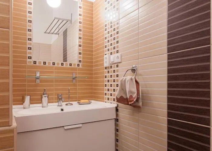 Dora's Calm Nest Over The Chestnut Tree