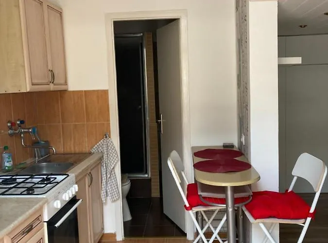 Διαμέρισμα Dora's Calm Nest Over The Chestnut Tree *